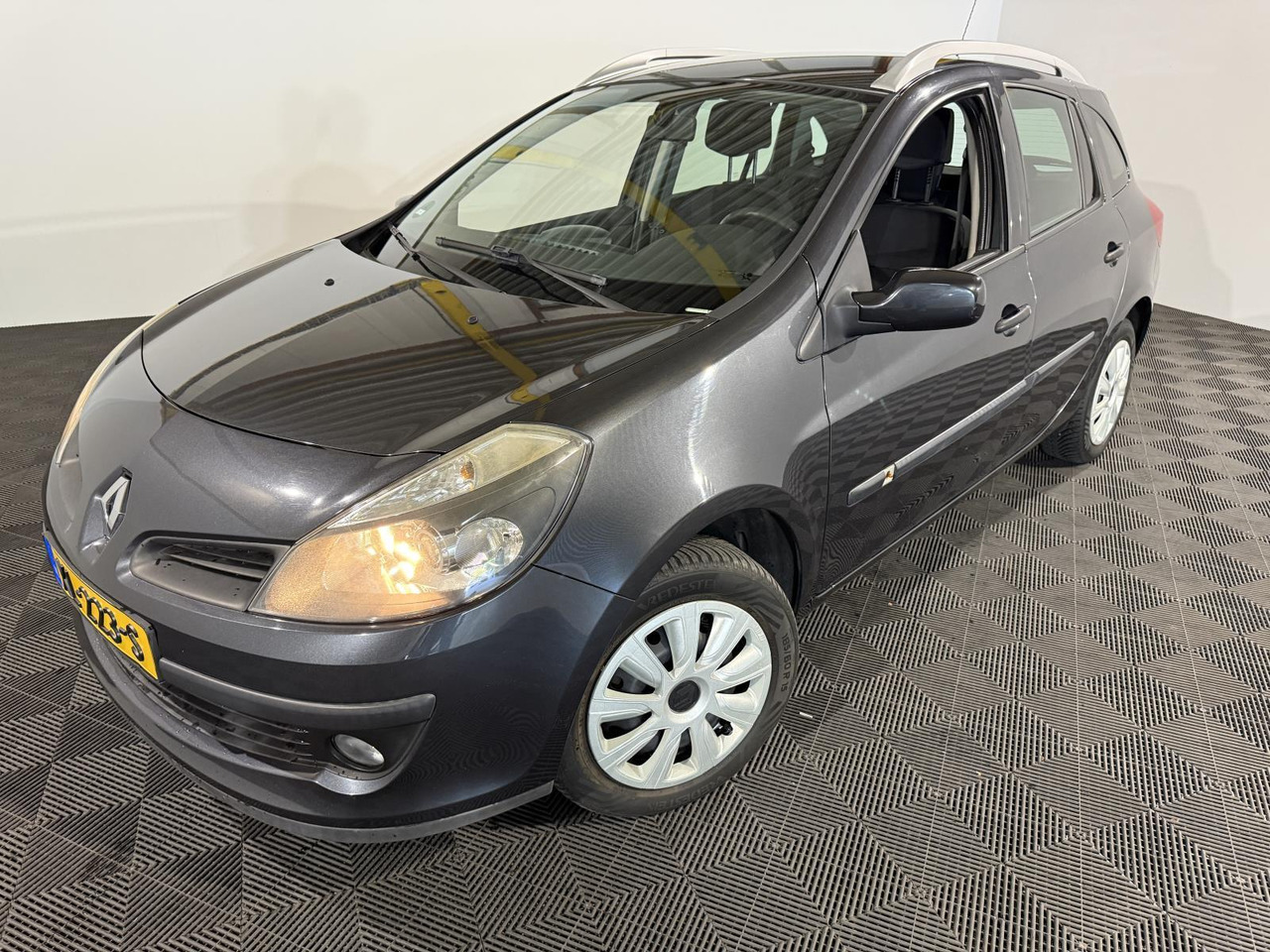 Renault | Clio Estate | 1.2-16V Special Line | 2009 | 172.146 km | XL223S | Geen oordeel - سيارة: صورة 1 Renault | Clio Estate | 1.2-16V Special Line | 2009 | 172.146 km | XL223S | Geen oordeel - سيارة: صورة 1