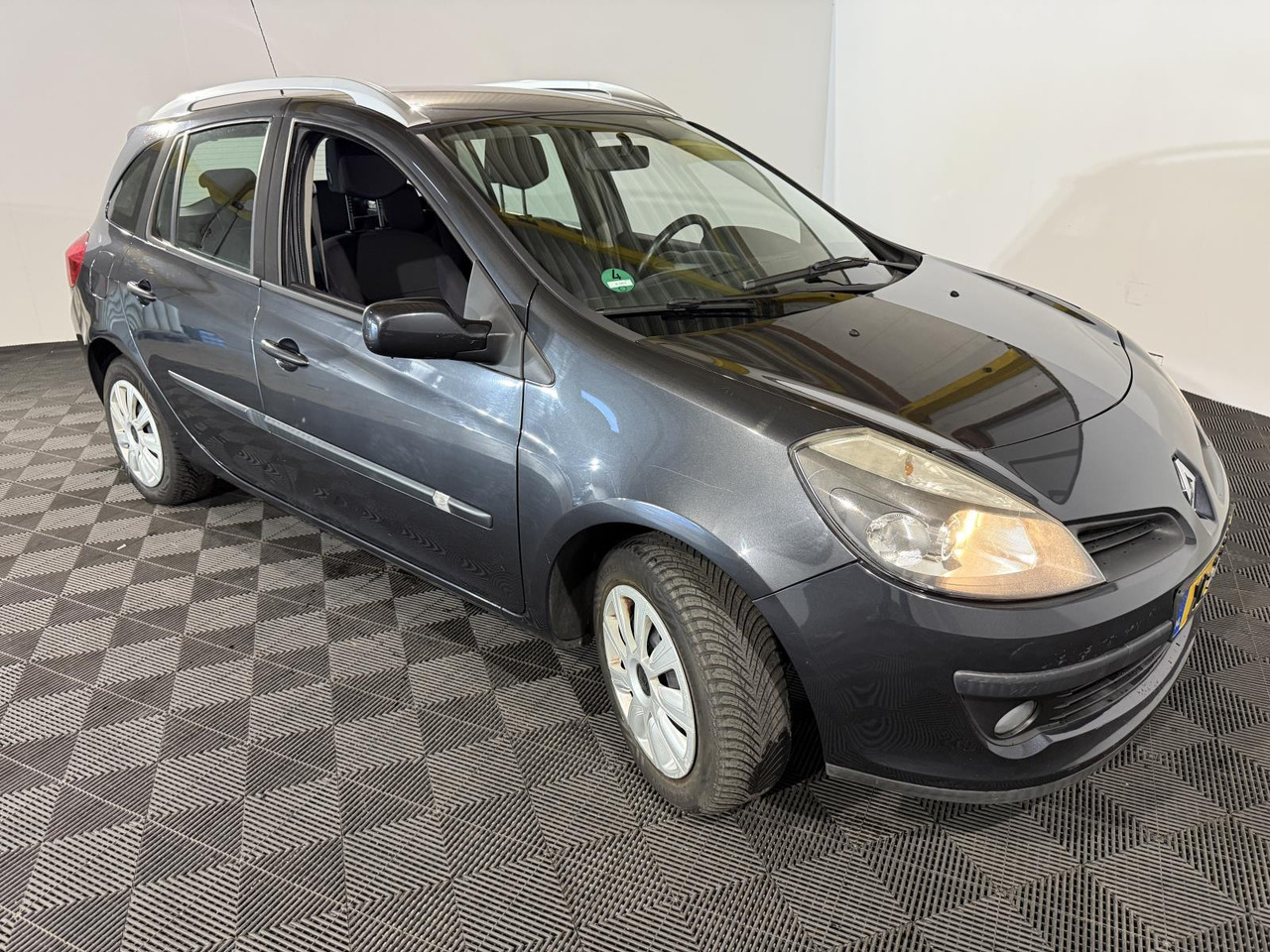 Renault | Clio Estate | 1.2-16V Special Line | 2009 | 172.146 km | XL223S | Geen oordeel - سيارة: صورة 3 Renault | Clio Estate | 1.2-16V Special Line | 2009 | 172.146 km | XL223S | Geen oordeel - سيارة: صورة 3