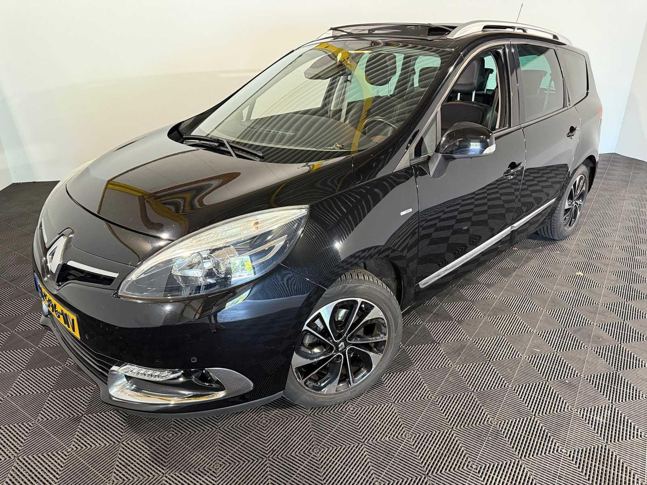 Renault Grand Scénic 1.2 Tce Bose | 2016 | 118.319 km | H-596-NV - سيارة: صورة 1 Renault Grand Scénic 1.2 Tce Bose | 2016 | 118.319 km | H-596-NV - سيارة: صورة 1