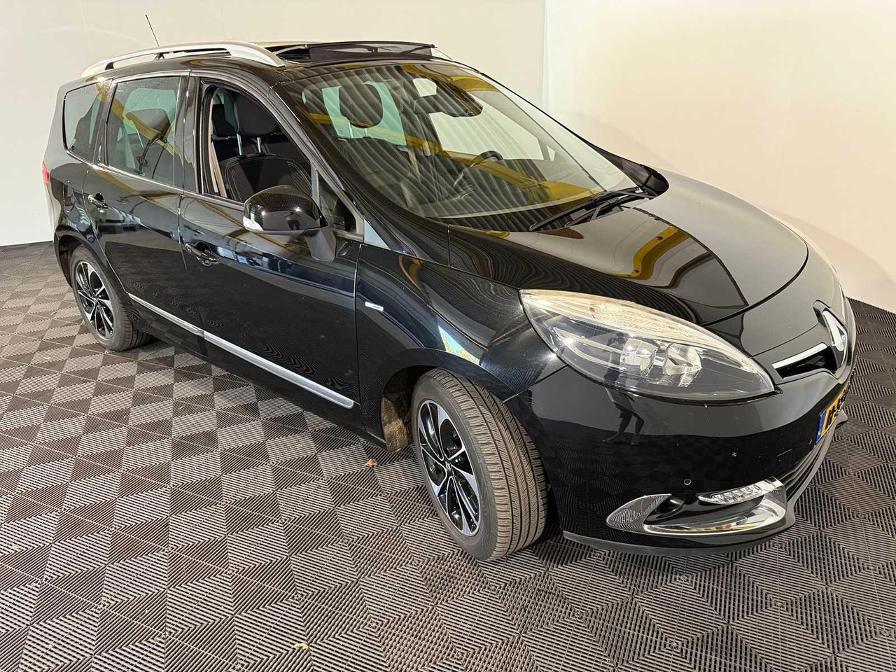 Renault Grand Scénic 1.2 Tce Bose | 2016 | 118.319 km | H-596-NV - سيارة: صورة 5 Renault Grand Scénic 1.2 Tce Bose | 2016 | 118.319 km | H-596-NV - سيارة: صورة 5