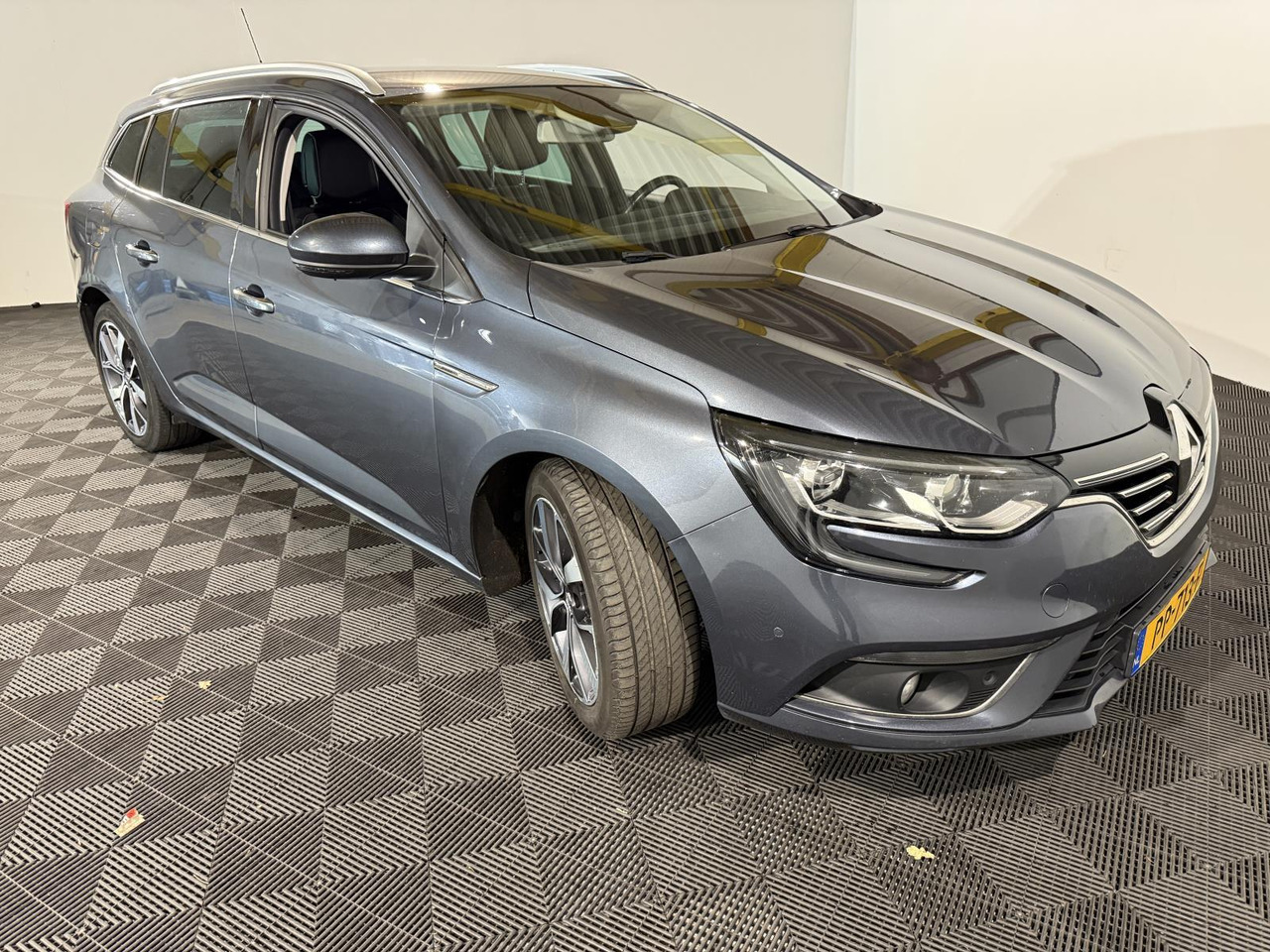 Renault | Mégane Estate | 1.2 TCe Bose | 2017 | 197.462 km | PP713F | Logisch - سيارة: صورة 2 Renault | Mégane Estate | 1.2 TCe Bose | 2017 | 197.462 km | PP713F | Logisch - سيارة: صورة 2