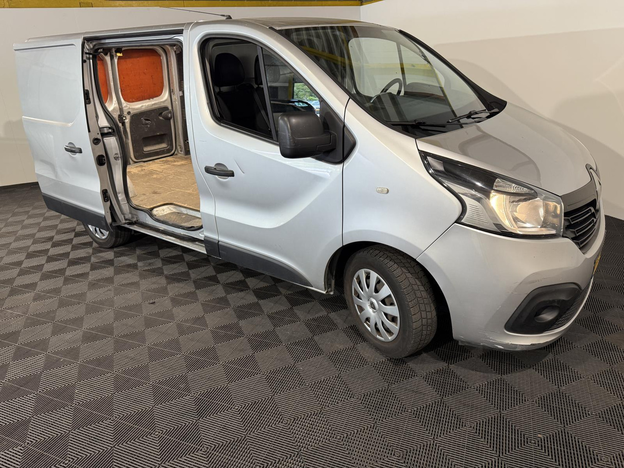 Renault Trafic 1.6 dCi T29 L1H1 Turbo2 Energy | 2014 | 247.840 km | VK-978-R - فان: صورة 3 Renault Trafic 1.6 dCi T29 L1H1 Turbo2 Energy | 2014 | 247.840 km | VK-978-R - فان: صورة 3