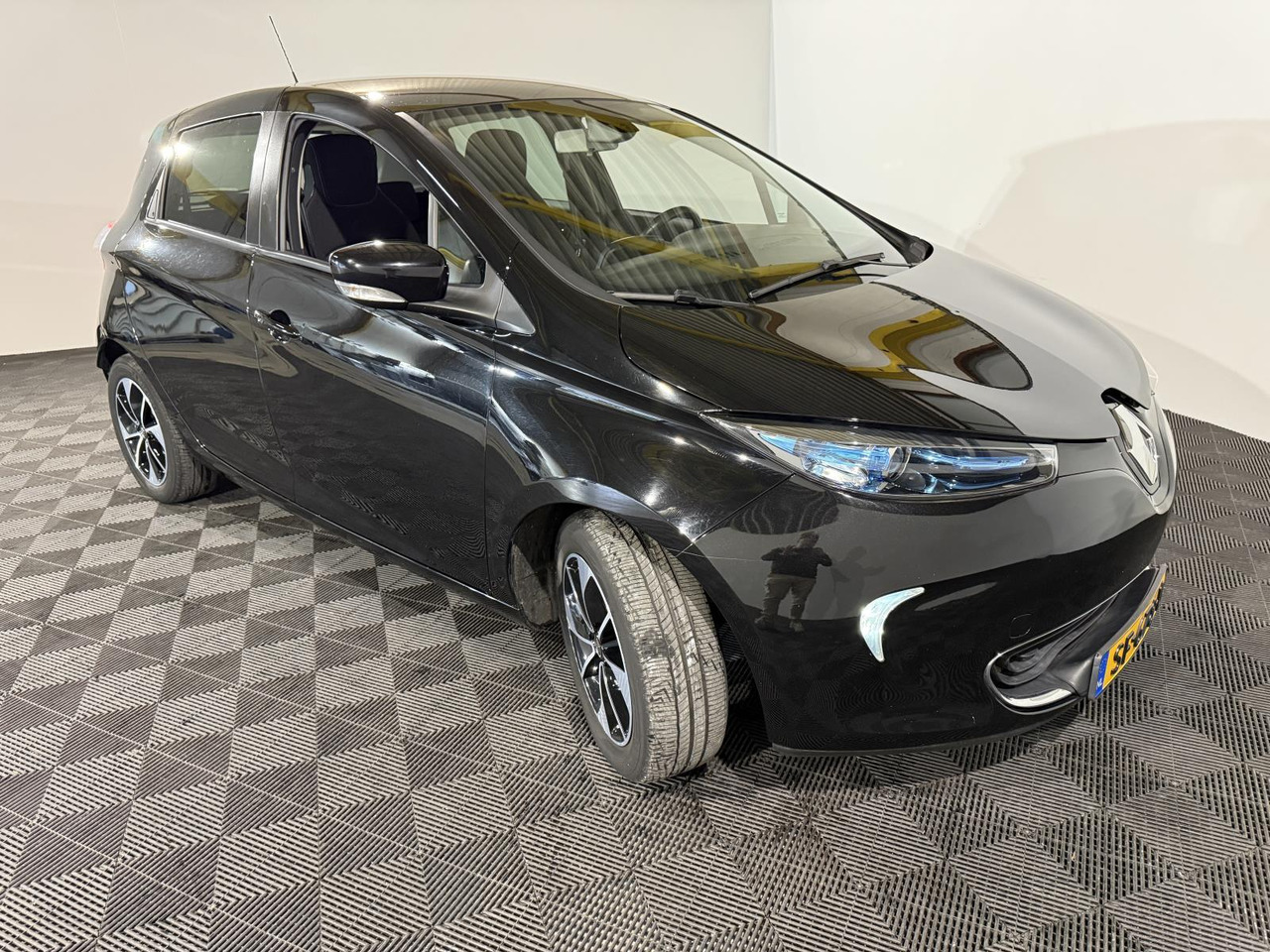 Renault | ZOE | R90 Intens 41 kWh (ex Accu) | 2018 | 117.938 km | Automaat | SF678V | Logisch - هاتشباك: صورة 3 Renault | ZOE | R90 Intens 41 kWh (ex Accu) | 2018 | 117.938 km | Automaat | SF678V | Logisch - هاتشباك: صورة 3