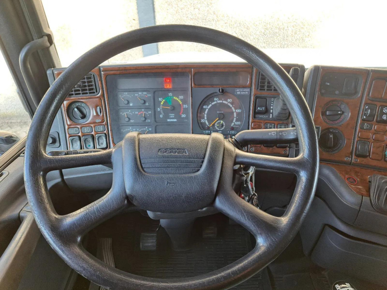 SCANIA T144GA 530 V8 Torpedo Trekker - وحدة جر: صورة 2 SCANIA T144GA 530 V8 Torpedo Trekker - وحدة جر: صورة 2