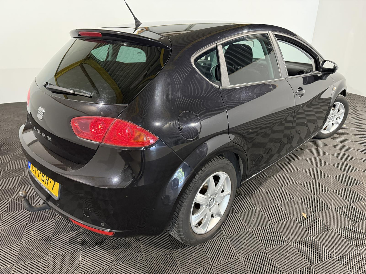 SEAT | Leon | 1.2 TSI Good Stuff | 2011 | 180.589 km | 01PBR7 | Logisch - هاتشباك: صورة 5 SEAT | Leon | 1.2 TSI Good Stuff | 2011 | 180.589 km | 01PBR7 | Logisch - هاتشباك: صورة 5