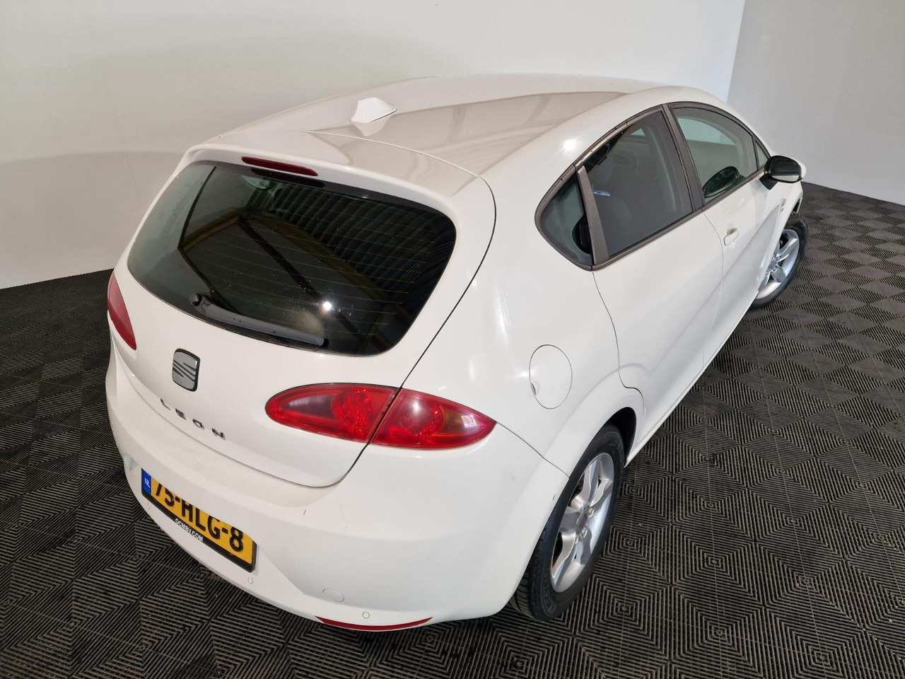 SEAT Leon 1.4 TSI Business Style 75-HLG-8 268.116 km - سيارة: صورة 4 SEAT Leon 1.4 TSI Business Style 75-HLG-8 268.116 km - سيارة: صورة 4