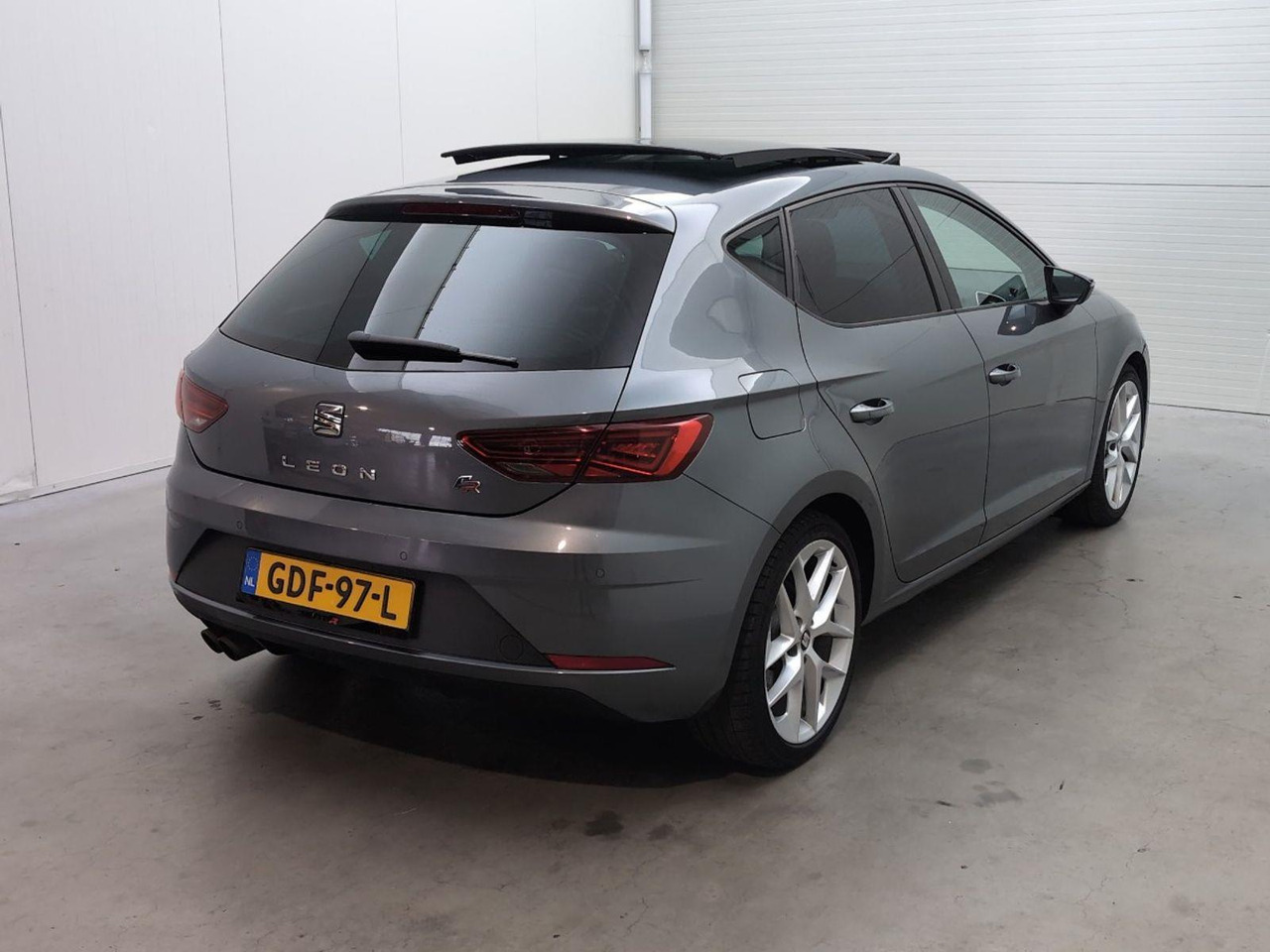SEAT Leon 1.8 TSI FR Business Intense | 2018 | 158.529 km | Automaat | GDF97L | NAP: Geen oordeel - هاتشباك: صورة 4 SEAT Leon 1.8 TSI FR Business Intense | 2018 | 158.529 km | Automaat | GDF97L | NAP: Geen oordeel - هاتشباك: صورة 4