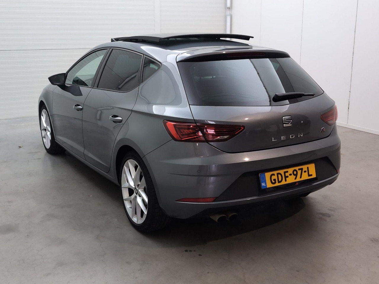 SEAT Leon 1.8 TSI FR Business Intense | 2018 | 158.529 km | Automaat | GDF97L | NAP: Geen oordeel - هاتشباك: صورة 3 SEAT Leon 1.8 TSI FR Business Intense | 2018 | 158.529 km | Automaat | GDF97L | NAP: Geen oordeel - هاتشباك: صورة 3