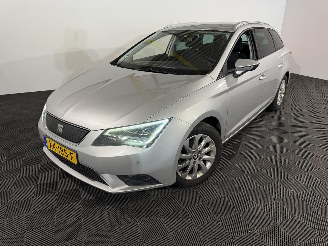 SEAT | Leon ST | 1.0 EcoTSI Style Connect | 2016 | 288.051 km | KK185F | Logisch - سيارة: صورة 1 SEAT | Leon ST | 1.0 EcoTSI Style Connect | 2016 | 288.051 km | KK185F | Logisch - سيارة: صورة 1