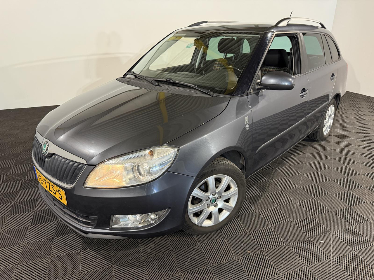 Skoda | Fabia Combi | 1.2 TSI Style | 2012 | 178.890 km | 45TZS5 | Logisch - سيارة: صورة 1 Skoda | Fabia Combi | 1.2 TSI Style | 2012 | 178.890 km | 45TZS5 | Logisch - سيارة: صورة 1