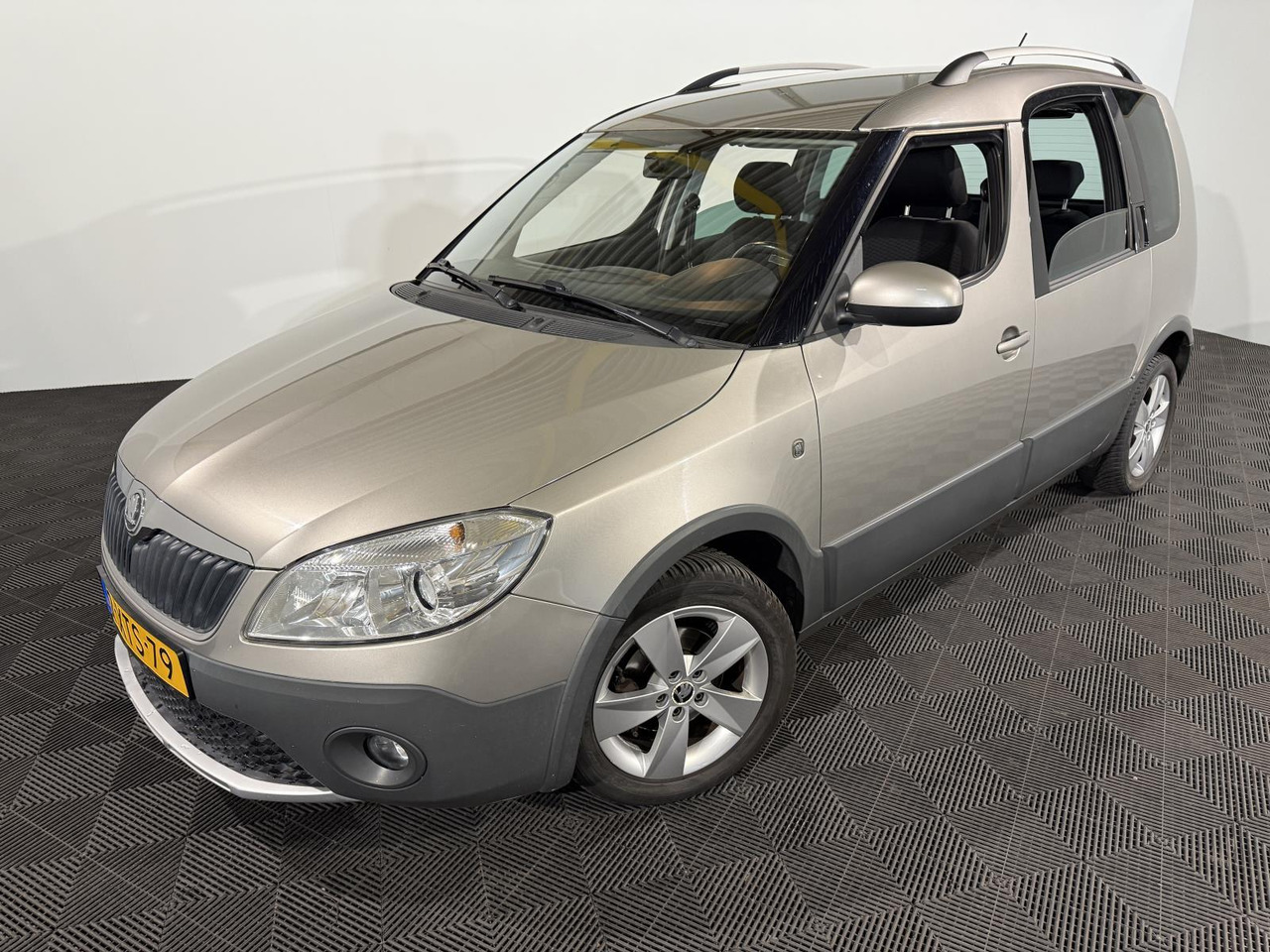 Skoda Roomster 1.2 TSI Drive | 2015 | 119.156 km | 2-XTS-79 - سيارة: صورة 1 Skoda Roomster 1.2 TSI Drive | 2015 | 119.156 km | 2-XTS-79 - سيارة: صورة 1
