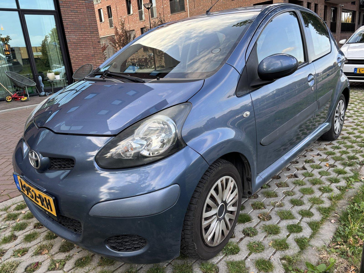 Toyota | Aygo | 1.0-12V Access | 2009 | 152.444 km | Z952RH | Geen oordeel - هاتشباك: صورة 5 Toyota | Aygo | 1.0-12V Access | 2009 | 152.444 km | Z952RH | Geen oordeel - هاتشباك: صورة 5