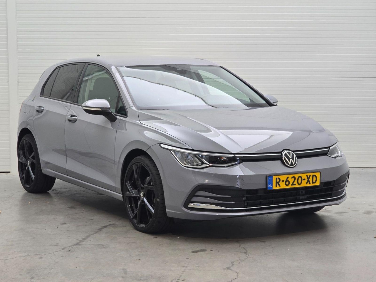 Volkswagen Golf 1.5 eTSI R - Line Business+ | 2022 | 46.250 km | Automaat | R620XD | NAP: Geen oordeel - هاتشباك: صورة 2 Volkswagen Golf 1.5 eTSI R - Line Business+ | 2022 | 46.250 km | Automaat | R620XD | NAP: Geen oordeel - هاتشباك: صورة 2
