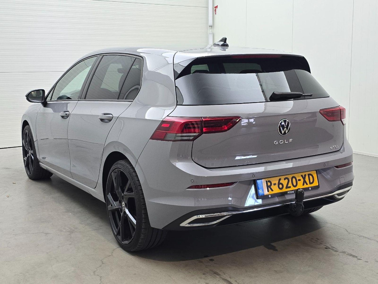 Volkswagen Golf 1.5 eTSI R - Line Business+ | 2022 | 46.250 km | Automaat | R620XD | NAP: Geen oordeel - هاتشباك: صورة 3 Volkswagen Golf 1.5 eTSI R - Line Business+ | 2022 | 46.250 km | Automaat | R620XD | NAP: Geen oordeel - هاتشباك: صورة 3