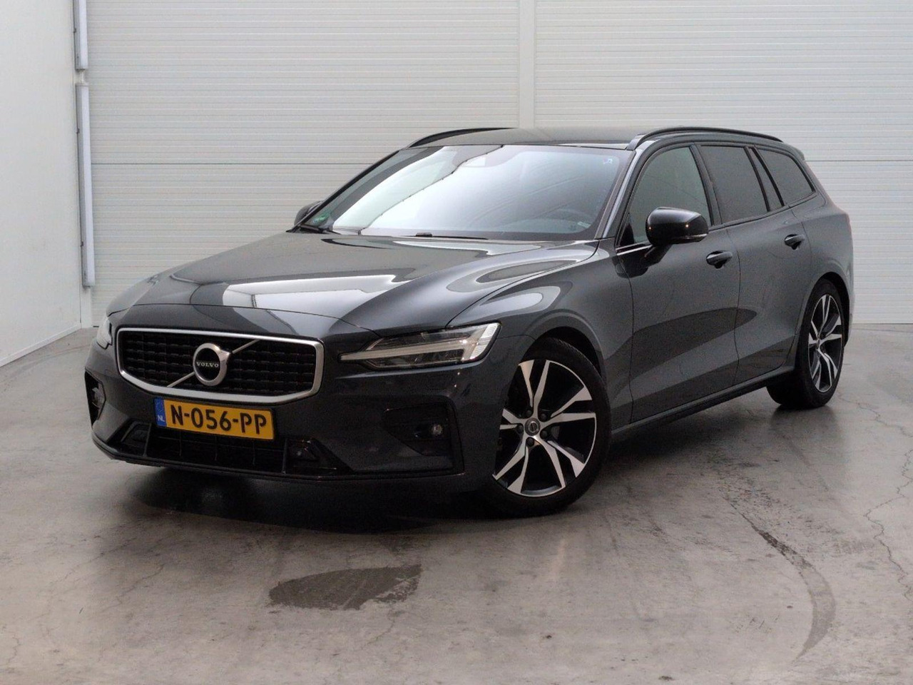 Volvo V60 2.0 D4 Inscription | 2019 | 192.437 km | Automaat | N056PP | NAP: Geen oordeel - سيارة: صورة 1 Volvo V60 2.0 D4 Inscription | 2019 | 192.437 km | Automaat | N056PP | NAP: Geen oordeel - سيارة: صورة 1