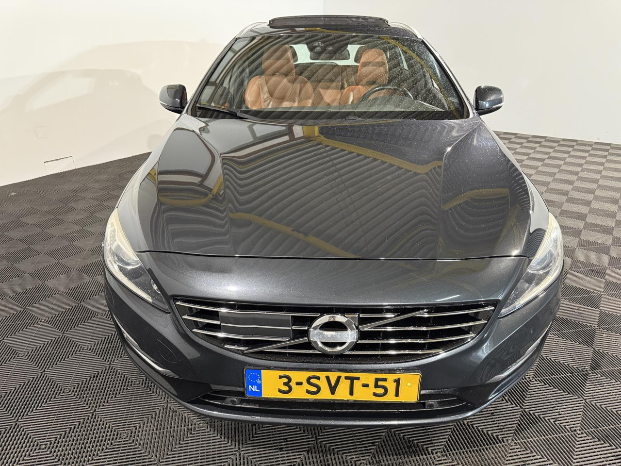 Volvo V60 2.4 D6 AWD Plug-In Hybrid Summum | 2013 | 3-SVT-51 | 247.435 km | 3-SVT-51 - سيارة: صورة 5 Volvo V60 2.4 D6 AWD Plug-In Hybrid Summum | 2013 | 3-SVT-51 | 247.435 km | 3-SVT-51 - سيارة: صورة 5