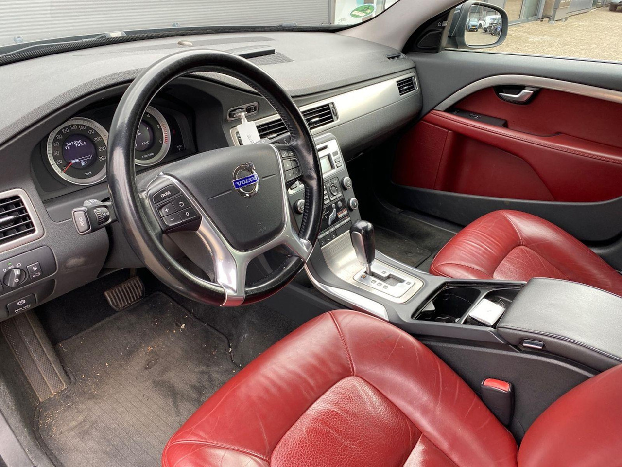 Volvo V70 2.0 D3 Summum | 2011 | 382.199 km | Automaat | GJ177J | NAP: Geen oordeel - سيارة: صورة 5 Volvo V70 2.0 D3 Summum | 2011 | 382.199 km | Automaat | GJ177J | NAP: Geen oordeel - سيارة: صورة 5