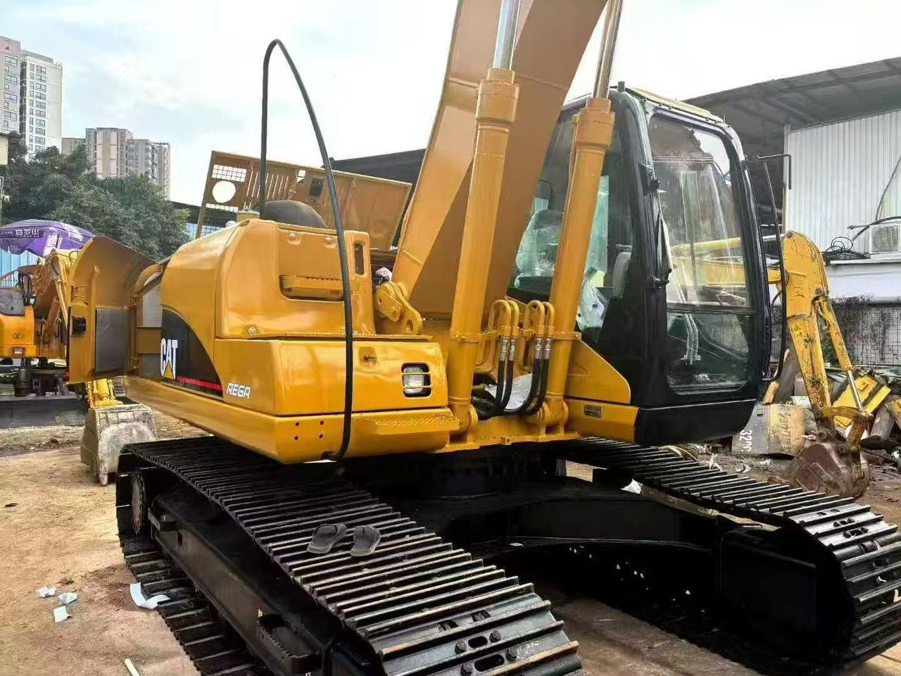 CATPILLAR 320CL - حفار زحاف: صورة 2 CATPILLAR 320CL - حفار زحاف: صورة 2