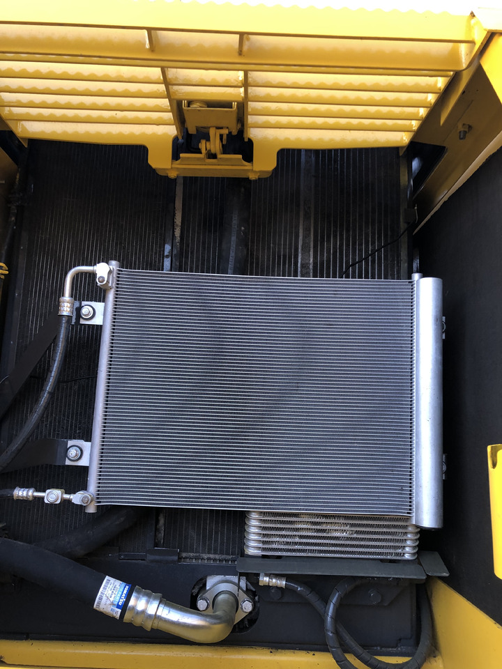 KOMATSU PC220-8N1 - حفار زحاف: صورة 3 KOMATSU PC220-8N1 - حفار زحاف: صورة 3