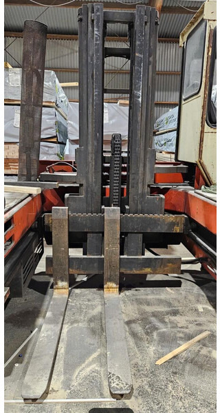 Kalmar DFQ 40 - محمل جانبي - رافعة شوكية ذات شحن جانبي: صورة 2 Kalmar DFQ 40 - محمل جانبي - رافعة شوكية ذات شحن جانبي: صورة 2