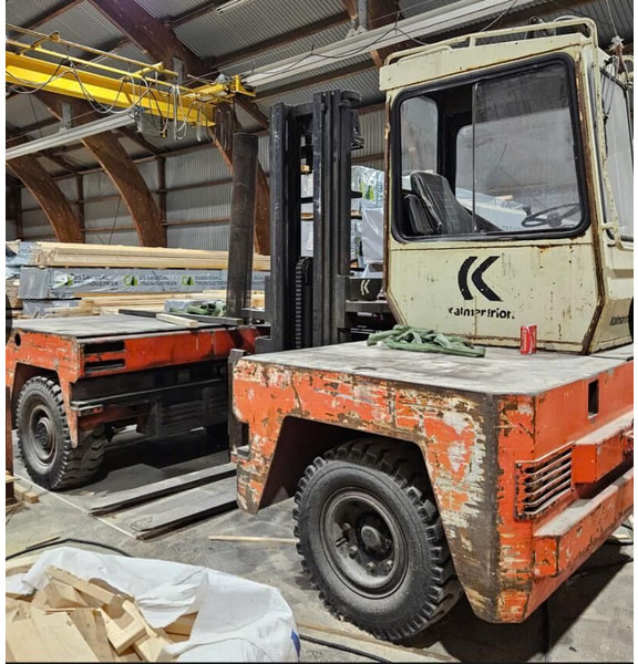 Kalmar DFQ 40 - محمل جانبي - رافعة شوكية ذات شحن جانبي: صورة 1 Kalmar DFQ 40 - محمل جانبي - رافعة شوكية ذات شحن جانبي: صورة 1