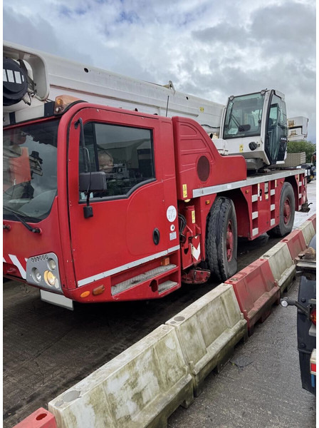 Terex AC40 - رافعة لجميع التضاريس: صورة 1 Terex AC40 - رافعة لجميع التضاريس: صورة 1