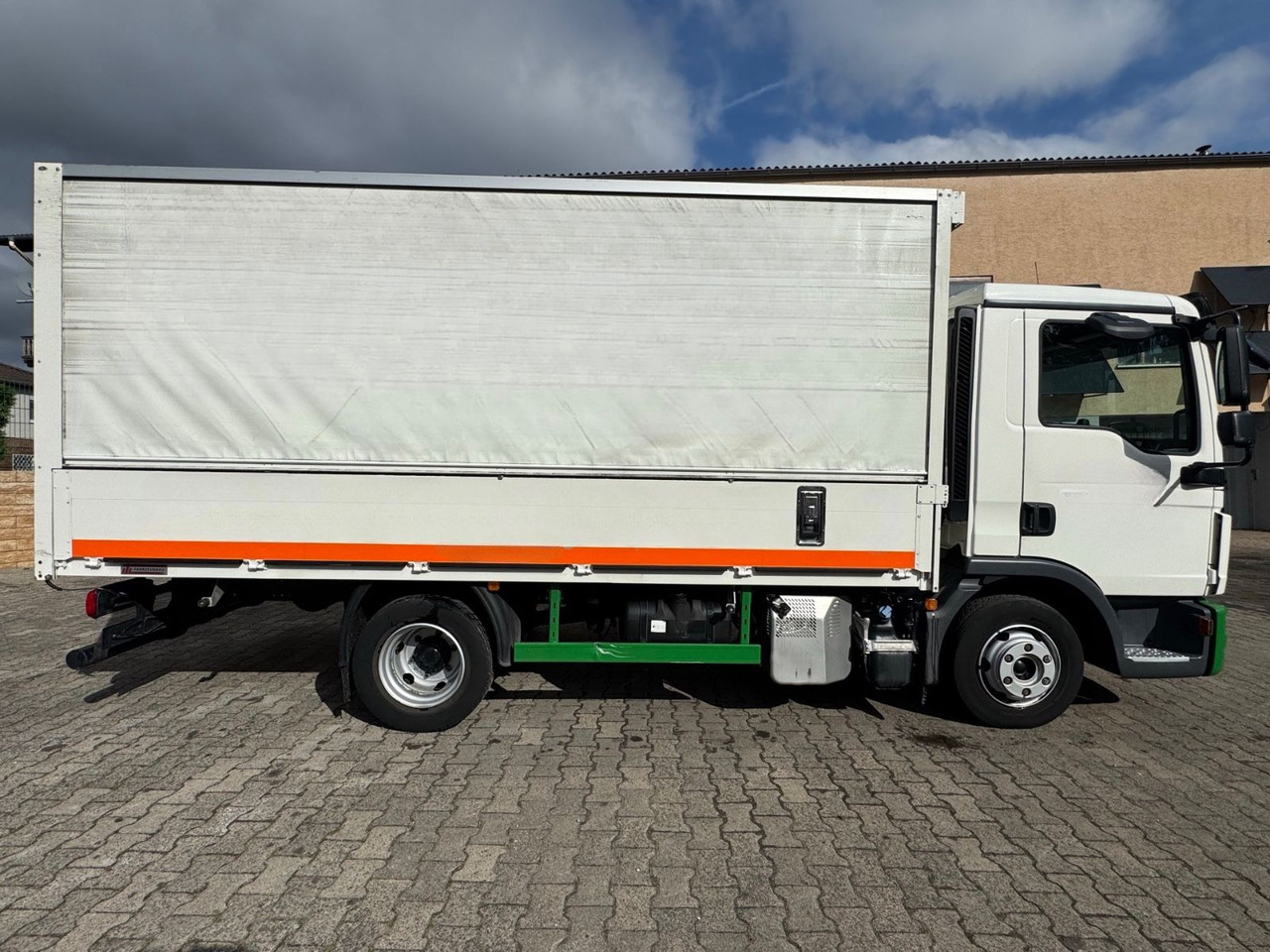 MAN TGL 8.190/GT-Rollo/B-L/Klima/aus1.Hand - شاحنة المشروبات: صورة 3 MAN TGL 8.190/GT-Rollo/B-L/Klima/aus1.Hand - شاحنة المشروبات: صورة 3