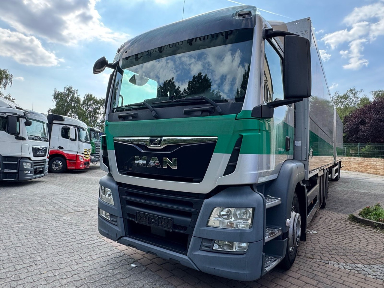 MAN TGS 26.460 2xAHK/2xLBW/Lenk-Lift/kpl.Zug - شاحنة المشروبات: صورة 2 MAN TGS 26.460 2xAHK/2xLBW/Lenk-Lift/kpl.Zug - شاحنة المشروبات: صورة 2