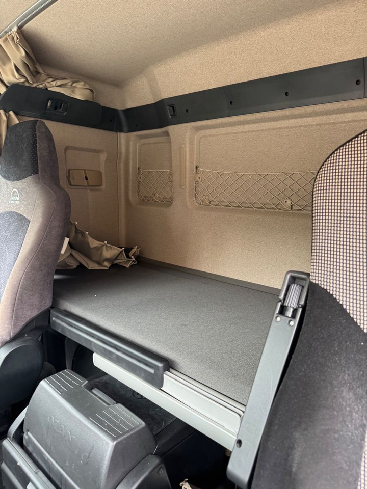 وحدة جر MAN TGX 18.460 XL /1xBett/Retarder/Voll-Spoiler: صورة 14