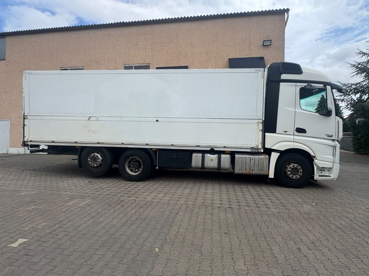 Mercedes-Benz Actros2545/Lift-Lenk/Mitnahmestp/Retder - شاحنة المشروبات: صورة 2 Mercedes-Benz Actros2545/Lift-Lenk/Mitnahmestp/Retder - شاحنة المشروبات: صورة 2