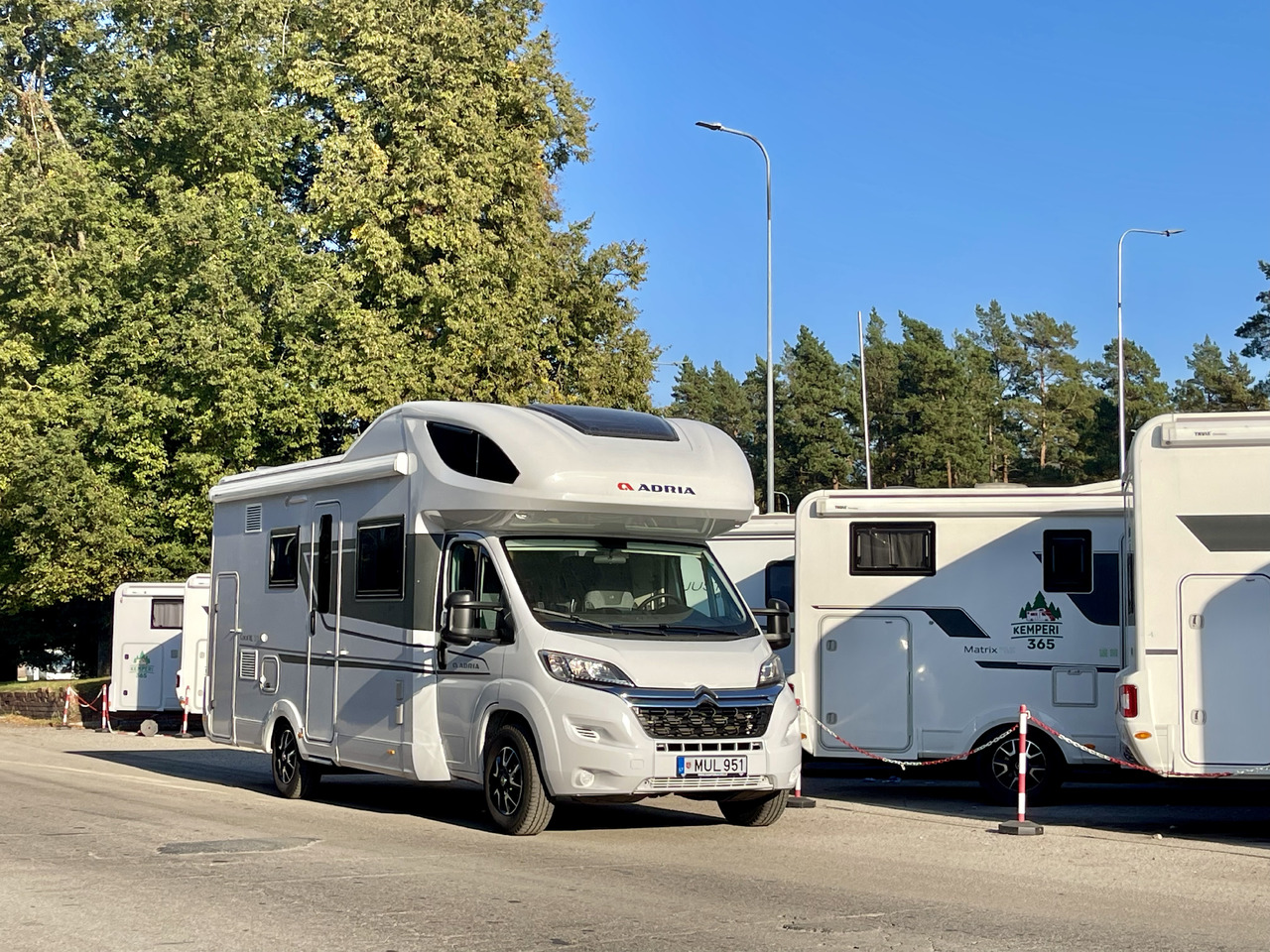 ADRIA Coral XL 650 DK - موتر هوم سقف عالي: صورة 1 ADRIA Coral XL 650 DK - موتر هوم سقف عالي: صورة 1