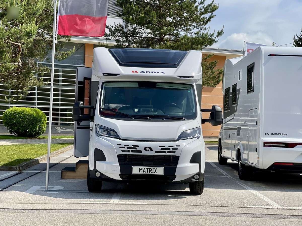 ADRIA Matrix 650 SL - موتر هوم شبه متكامل: صورة 1 ADRIA Matrix 650 SL - موتر هوم شبه متكامل: صورة 1