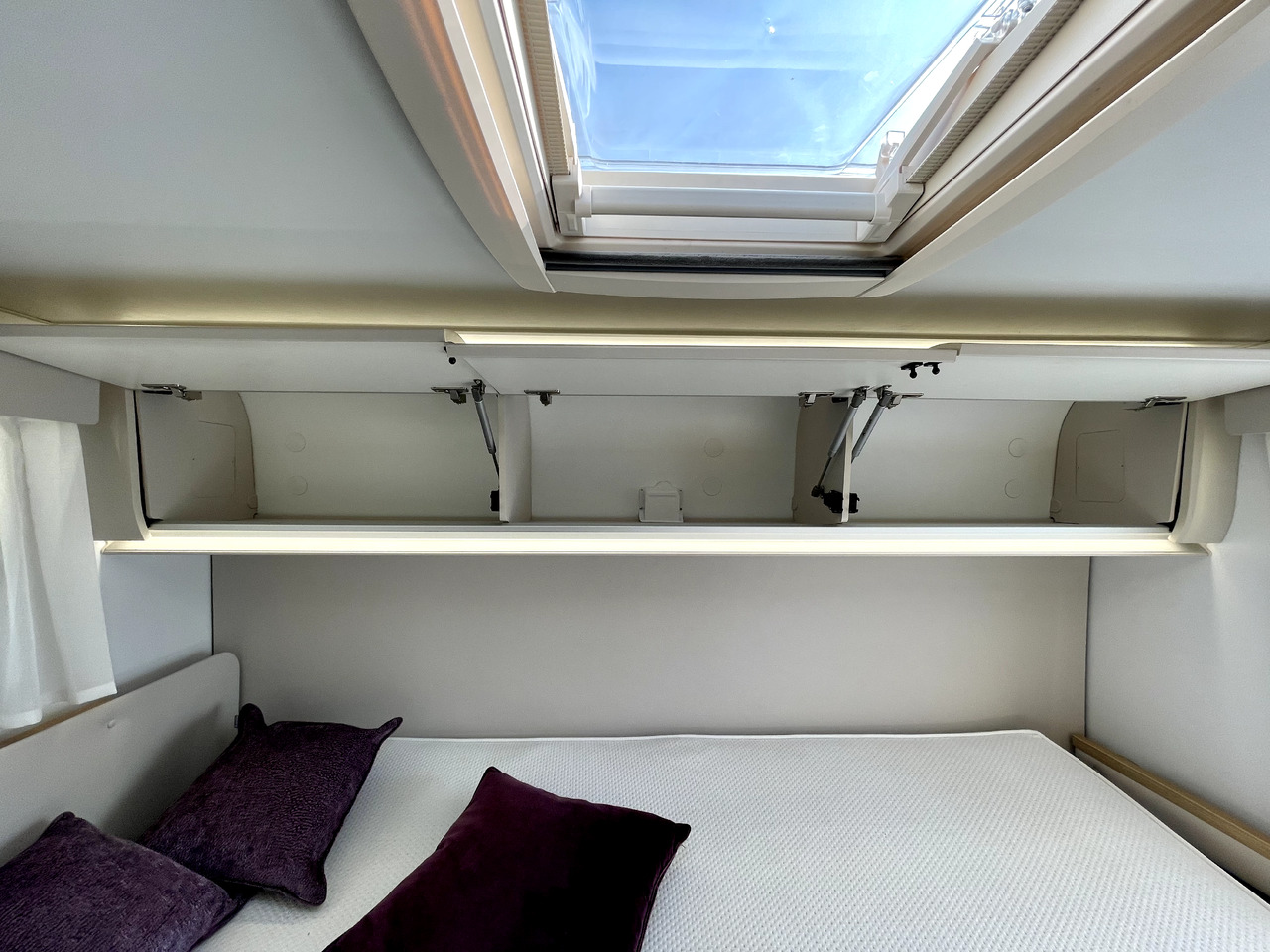 Adria Coral Xl 600 DP - موتر هوم سقف عالي: صورة 4 Adria Coral Xl 600 DP - موتر هوم سقف عالي: صورة 4