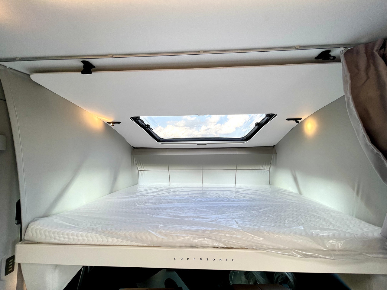 جديدة موتر هوم متكامل Adria Super Sonic 890 LC: صورة 15 جديدة موتر هوم متكامل Adria Super Sonic 890 LC: صورة 15