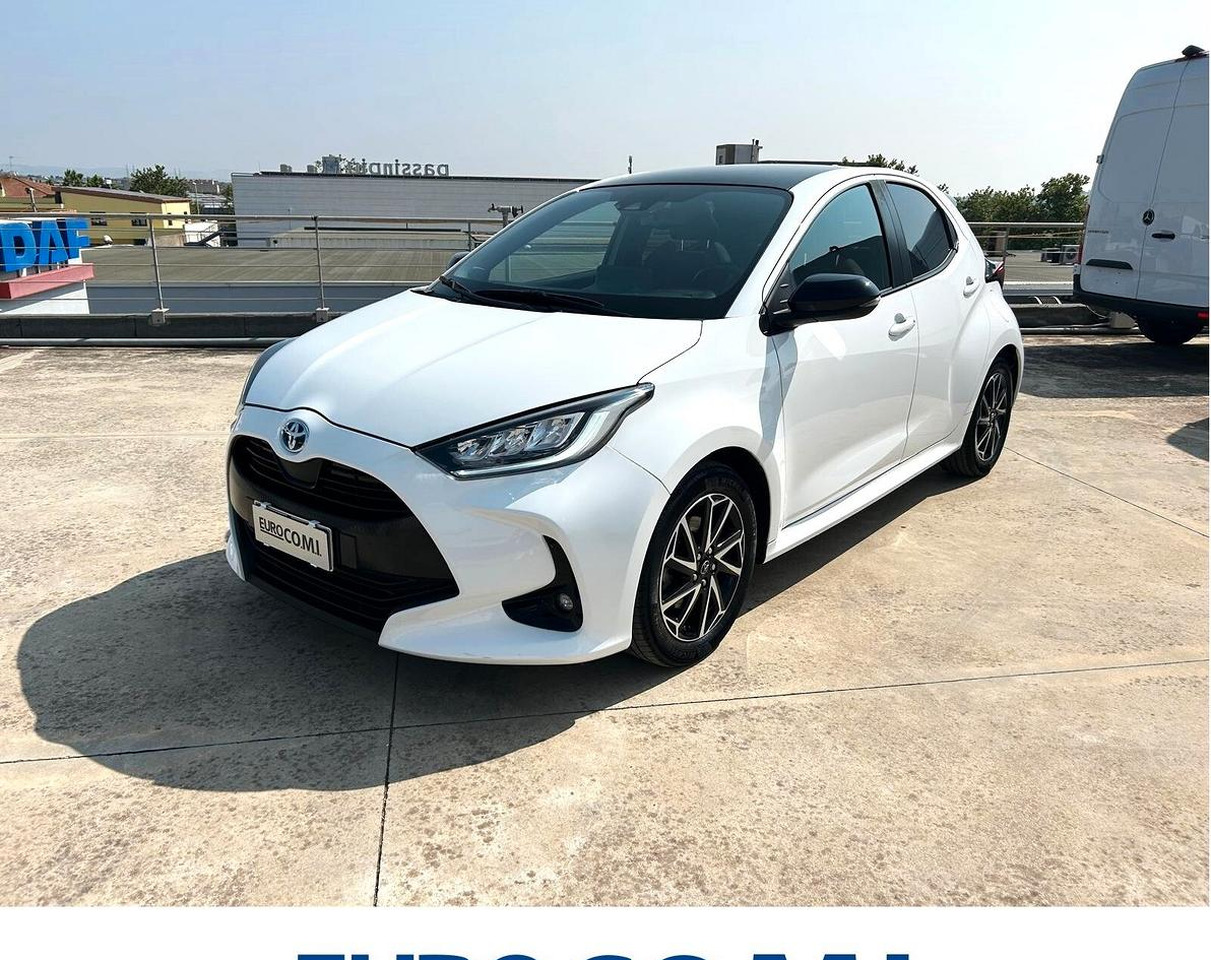 Toyota Yaris 1.5 Hybrid 5 porte Lounge - سيدان: صورة 1 Toyota Yaris 1.5 Hybrid 5 porte Lounge - سيدان: صورة 1