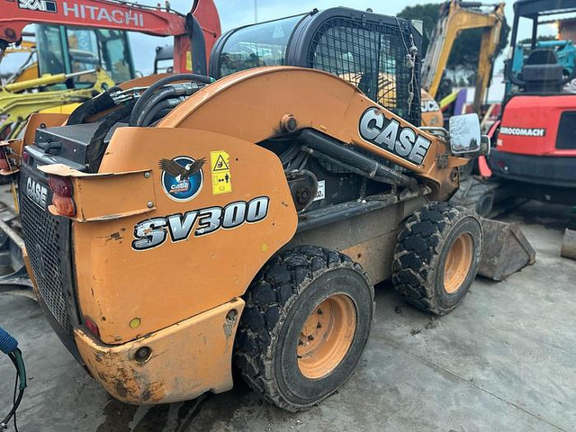 Case SV300 - اللودر المجنزر صغير: صورة 3 Case SV300 - اللودر المجنزر صغير: صورة 3