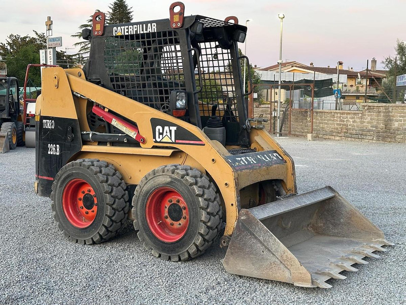 Caterpillar 226BHF - اللودر المجنزر صغير: صورة 1 Caterpillar 226BHF - اللودر المجنزر صغير: صورة 1