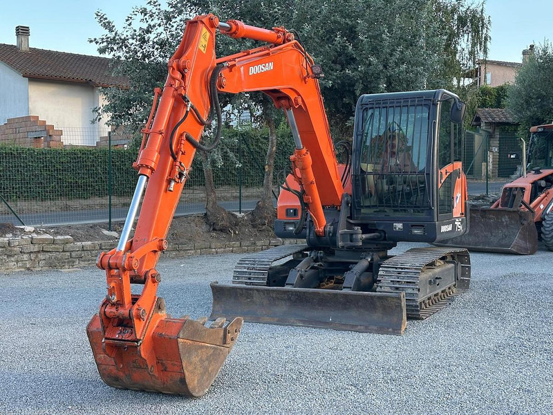 Doosan SOLAR 75V - حفارة: صورة 1 Doosan SOLAR 75V - حفارة: صورة 1