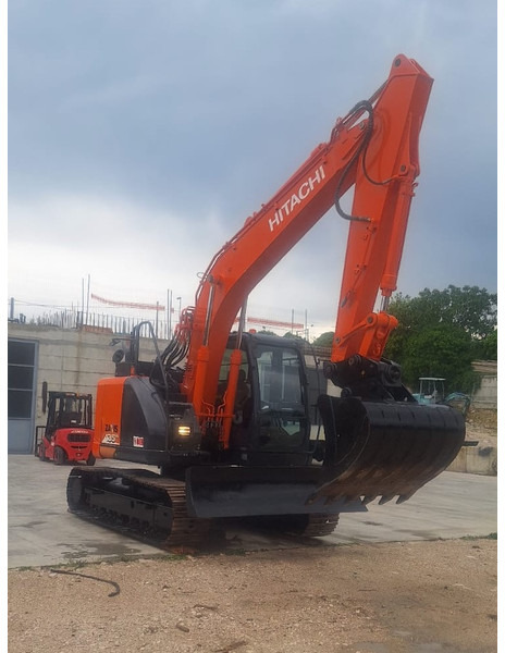 Hitachi ZX135US-6 - حفارة: صورة 1 Hitachi ZX135US-6 - حفارة: صورة 1