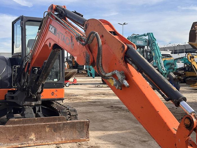 Hitachi ZX65USB - حفارة مُصَّغرة: صورة 5 Hitachi ZX65USB - حفارة مُصَّغرة: صورة 5