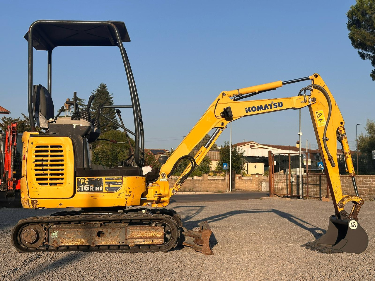 KOMATSU PC16R-3HS - حفارة مُصَّغرة: صورة 2 KOMATSU PC16R-3HS - حفارة مُصَّغرة: صورة 2