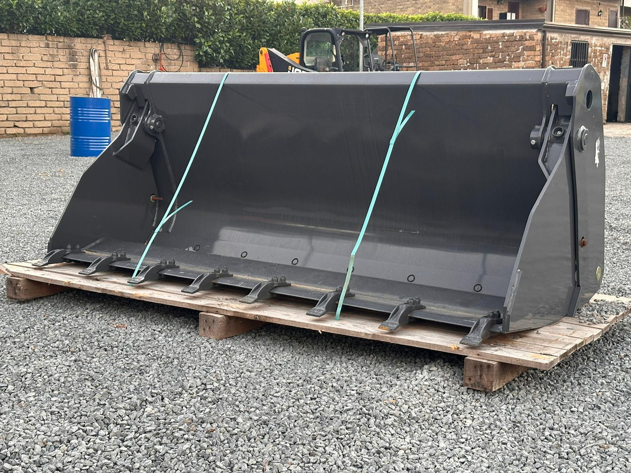 NEW HOLLAND 220 - بكت شيول: صورة 2 NEW HOLLAND 220 - بكت شيول: صورة 2