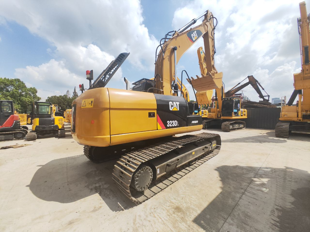 CATERPILLAR 323D - حفار زحاف: صورة 2 CATERPILLAR 323D - حفار زحاف: صورة 2