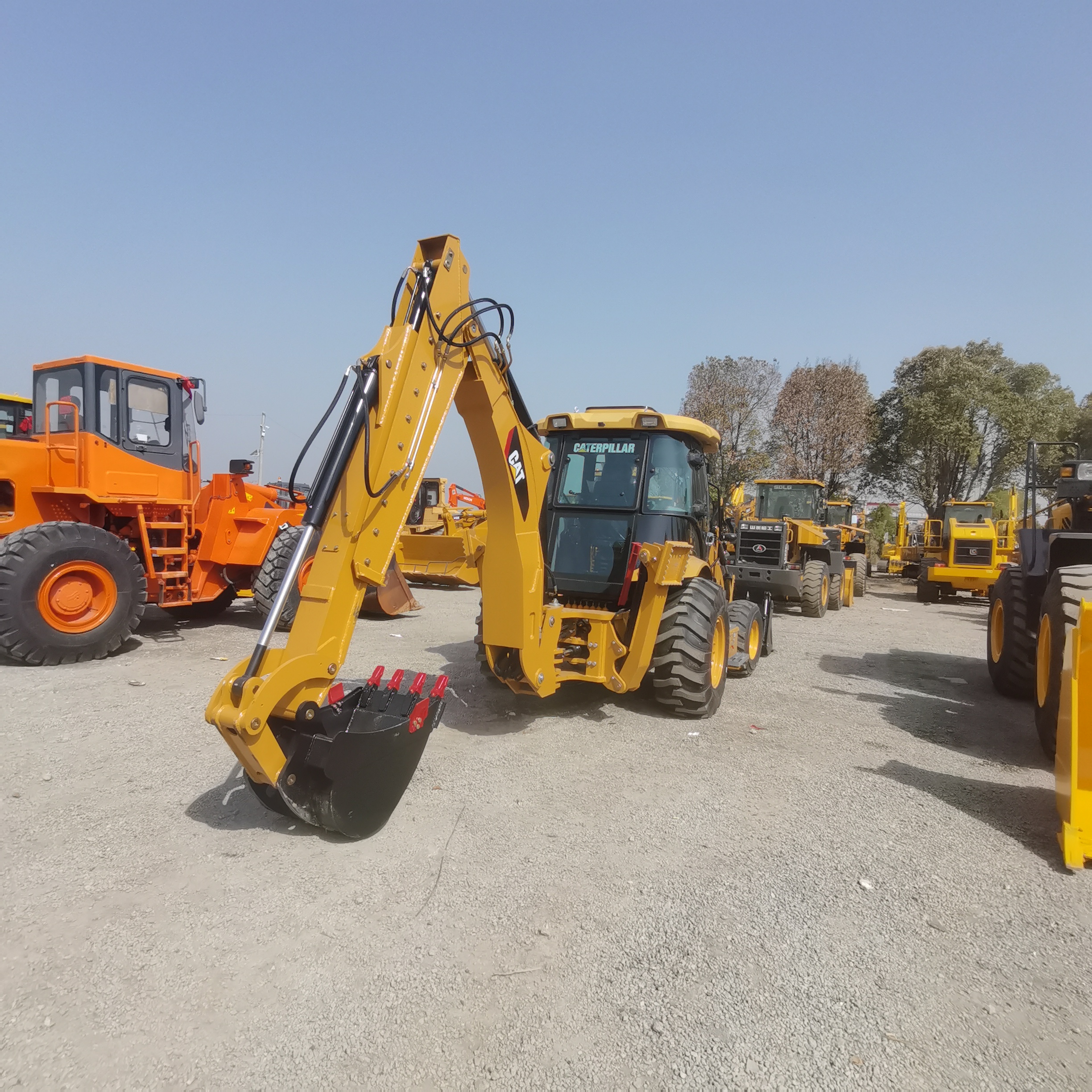 CATERPILLAR 420F - جرافة حفار: صورة 2 CATERPILLAR 420F - جرافة حفار: صورة 2