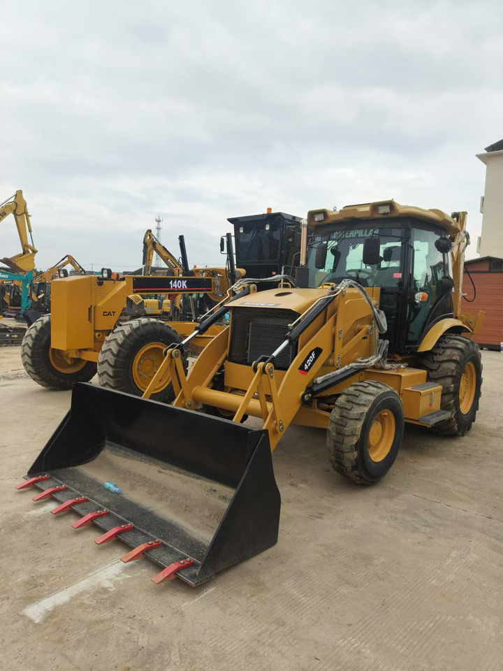 CATERPILLAR 420F - جرافة حفار: صورة 1 CATERPILLAR 420F - جرافة حفار: صورة 1