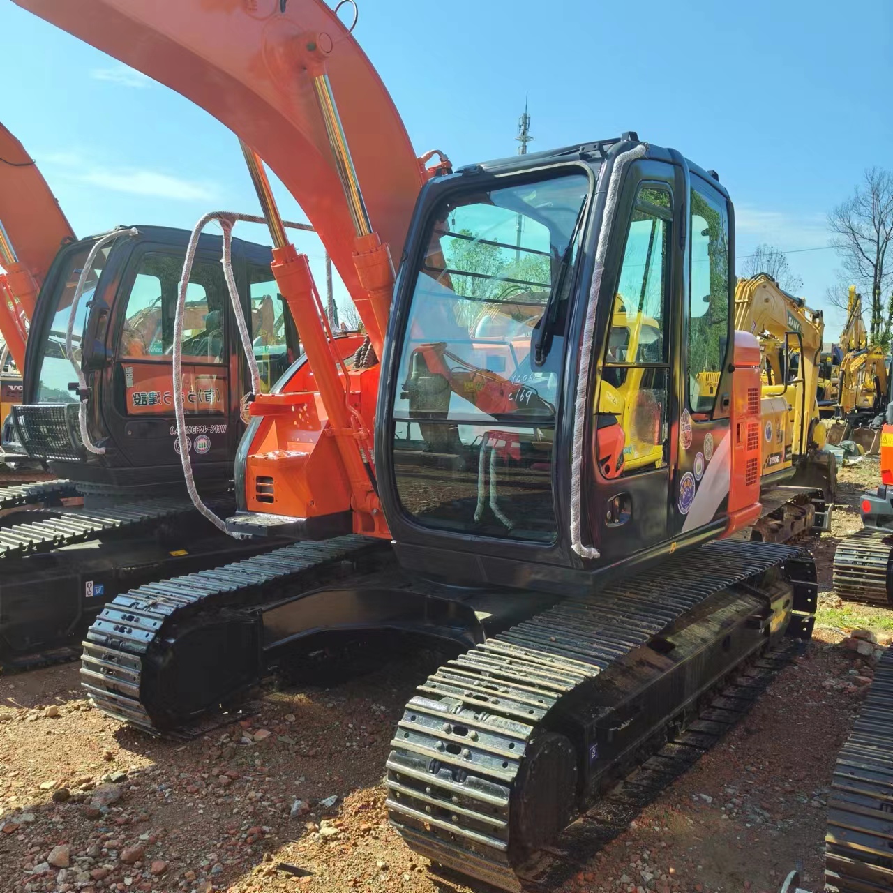 HITACHI ZX135 - حفار زحاف: صورة 3 HITACHI ZX135 - حفار زحاف: صورة 3