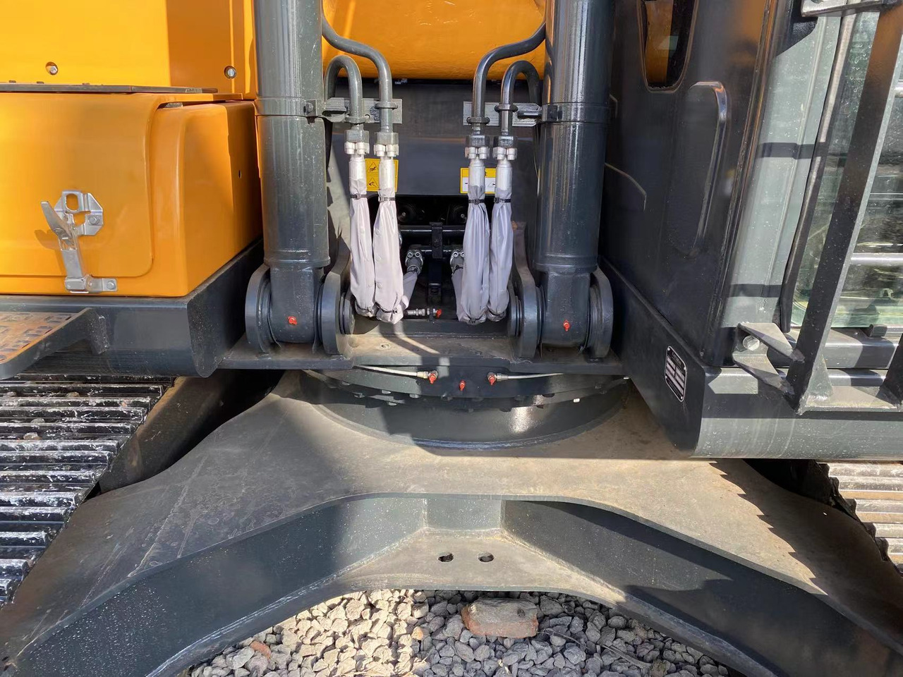 HYUNDAI R220-9S - حفار زحاف: صورة 2 HYUNDAI R220-9S - حفار زحاف: صورة 2