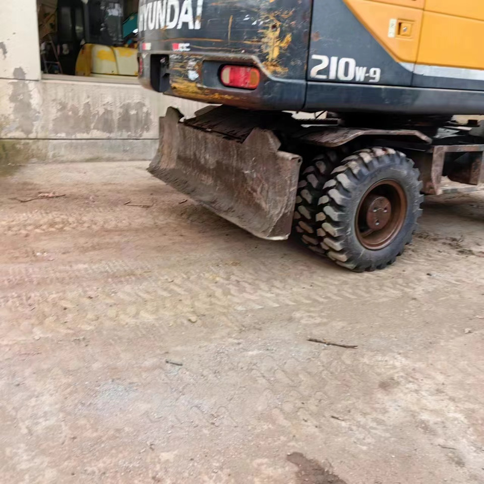 HYUNDAI R220LC-9S - حفارة دولاب: صورة 5 HYUNDAI R220LC-9S - حفارة دولاب: صورة 5