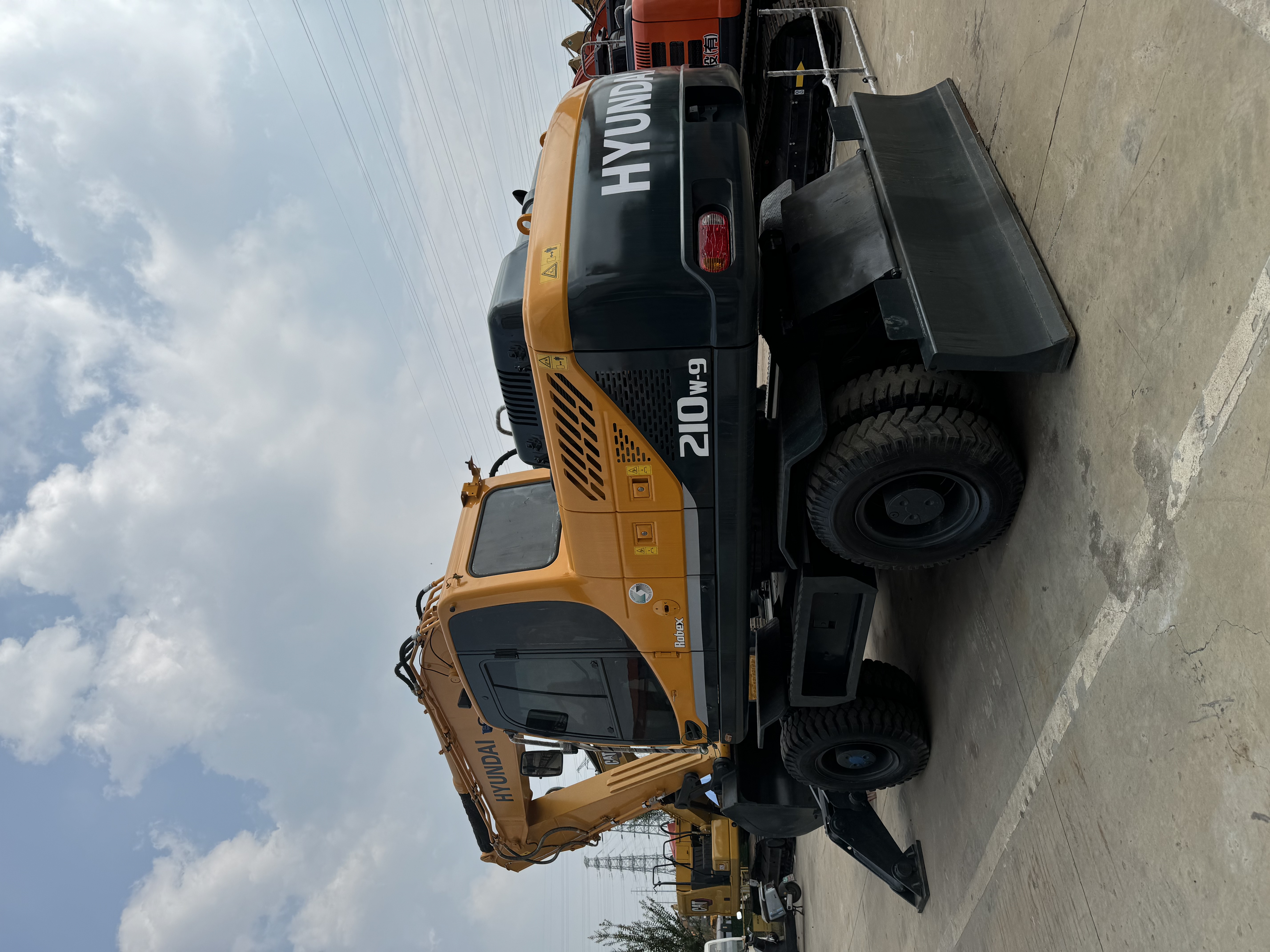 Hyundai 210W-9 - حفارة دولاب: صورة 1 Hyundai 210W-9 - حفارة دولاب: صورة 1