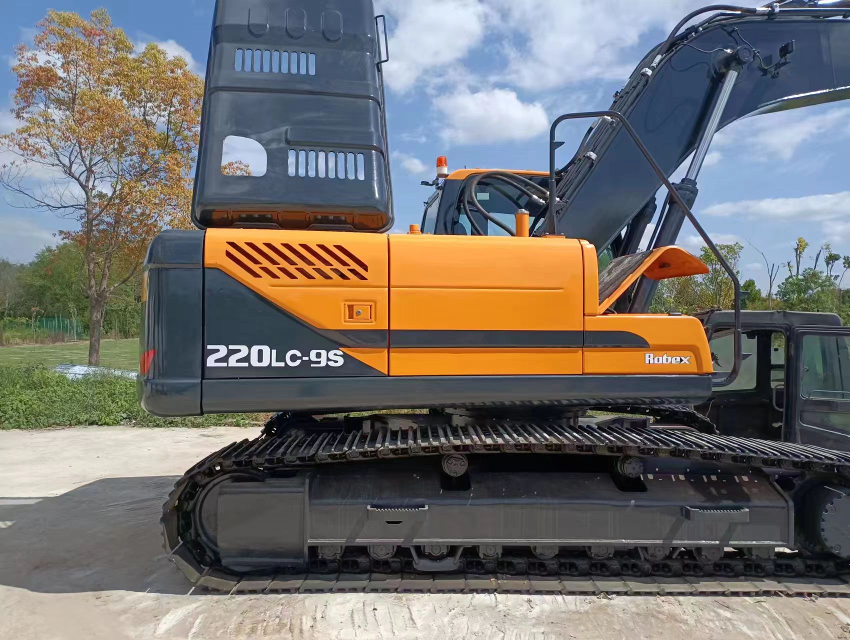 Hyundai 220 - حفار زحاف: صورة 3 Hyundai 220 - حفار زحاف: صورة 3